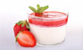 Joghurtdessert mit Erdbeersoße